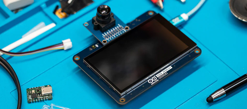 連接 Arduino GIGA 顯示擴充板和相機