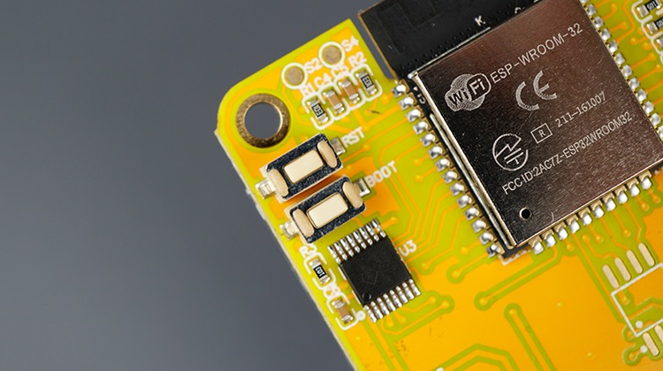 ESP32 廉價黃色顯示 BOOT 和重設 RST 按鈕